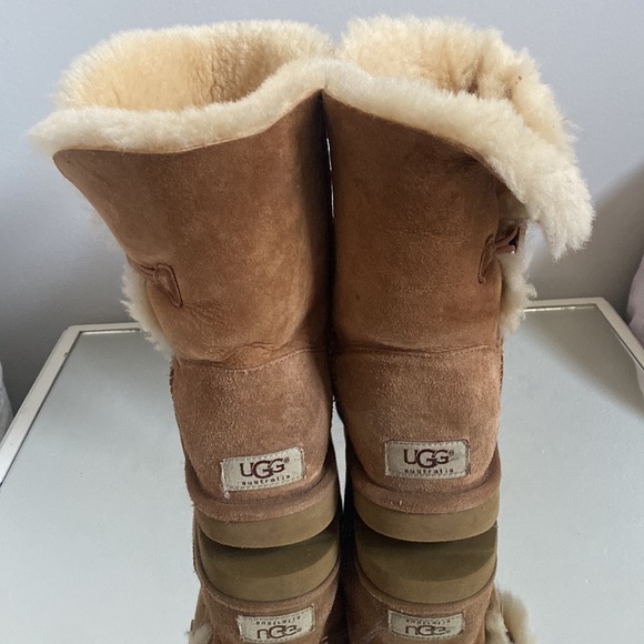 Ugg women's beige bailey button boots - Picture 2 of 8
